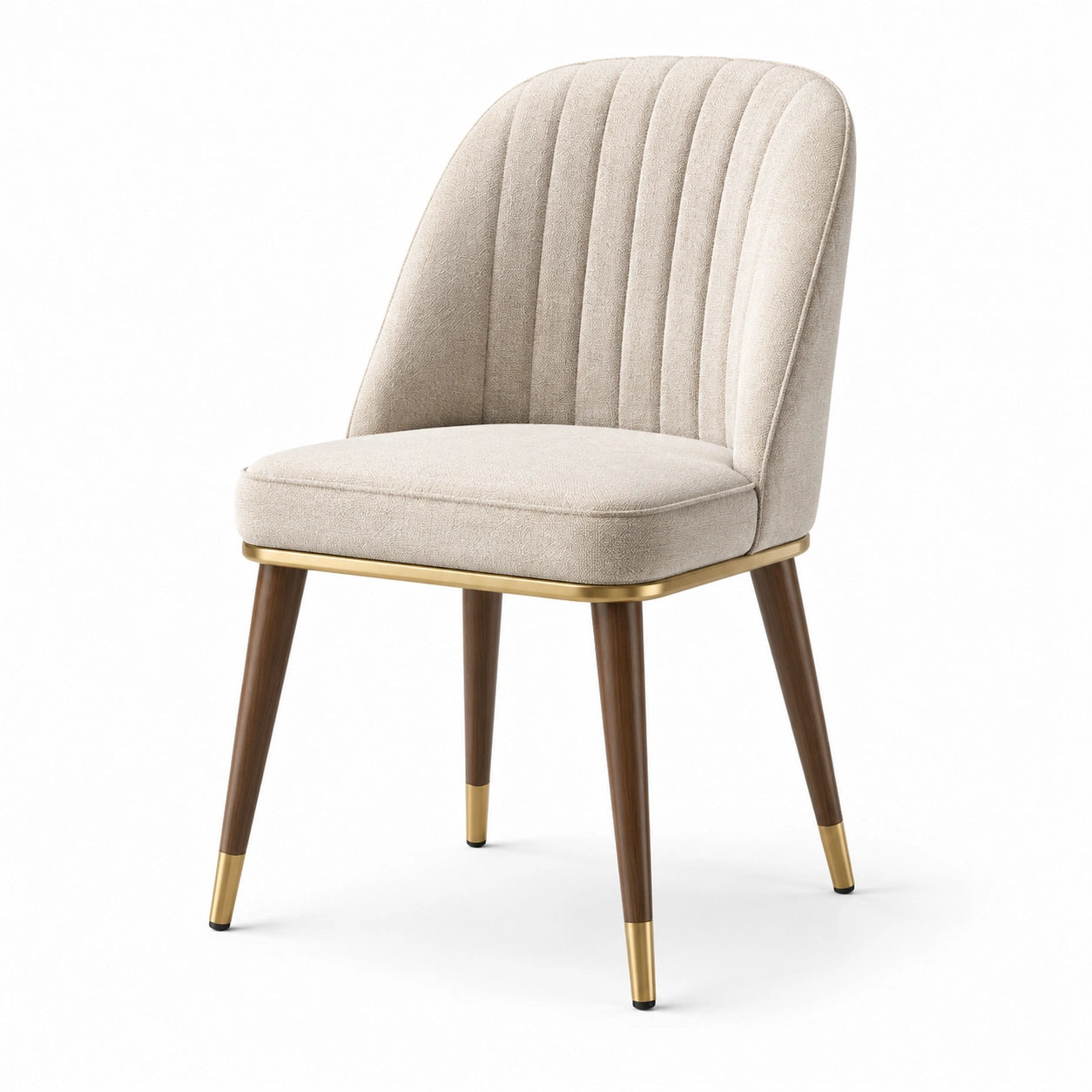 Chaise rembourrée en tissu texturé beige avec dossier cannelé, pieds marron foncé et détails dorés, 52 × 58 × 85 cm
